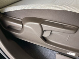 シートリフター(ハイトアジャスター)装備。運転席の高さを調整する機能