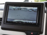 【バックカメラ】駐車が苦手な方でも安心してお乗りいただけます。リバース連動で画面が切り替わるのでとっても便利です。