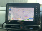 日産純正9インチメモリーナビ(MM223D-L)装備。スマートフォンによる部分地図更新、Bluetooth接続での音楽視聴、快適な画面操作と高音質なオーディオ再生。無料地図更新付きです。