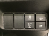 VSA装備車です。VSAはドライバーの操作と車の動きを見守っています。もし車の挙動が乱れたとき、4輪別々にブレーキをかけたり、エンジンパワーをしぼることによって車を安定させます。