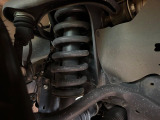お車を安心してお乗りいただく為には、足回りの定期点検が欠かせません。サービスサポート(有償保証)では無料点検もご提供しており、安心のカーライフをお過ごしいただけるサポート体制が整っています。