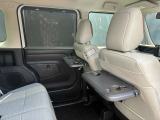 運転席横にはドリンクホルダーもございます。