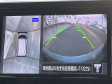 車を真上から見ているように、周囲の状況を把握しながら安心して駐車が行えるアラウンドビューモニター!