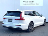 当店の認定中古車(VOLVO APPROVED CAR)はメーカー基準の車齢・走行に応じた内外装・機関の176項目もの項目に厳密な点検を実施。すべての基準を満たした自信を持ってお届けする中古車です。