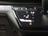 オートエアコンでお好みの温度になり、運転に集中できます。