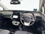 運転席まわりです。 各操作スイッチは使いやすい位置に配置されてます。