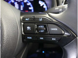 運転中、オーディオの操作をしてて、ハッとしたことはありませんか?ステアリングスイッチは、運転中でもハンドルでオーディオの操作が可能です。