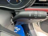 鋭く前方を照らす、LEDヘッドライト。遠くまで視界が開けることで、より安心したストレスのない走行を、提供してくれます。