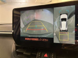 【パノラミックビュー&バックビュー】駐車時の安全確認をする為に車両上方からの映像と後方カメラからのを同時に表示しバックガイドも付いているのでバックの苦手な方でも安心して運転出来ますよ。