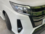 【LEDヘッドライト】悪天候や夜間走行時も良好な視界を確保し安心して運転できる高輝度LEDヘッドライトを装備!点灯速度が早く、消費電力も抑えられています。