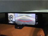 フロントカメラもございますので、狭い道でも安心して運転をしていただけます。
