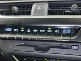 左右独立温度コントロールフルオートエアコンです。運転席、助手席それぞれで独立して温度設定ができます。冷え性の方が乗っても安心ですね♪
