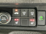 運転席/助手席シートヒーターで寒い日もすぐに温かくなり快適に過ごせます。2段階の温度調整が可能です