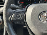 ステアリングスイッチ付きで運転中、前方から目線をそらすことなく、オーディオ等の操作が可能です!