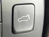 【パワーバックドア】スマートキーや運転席のボタンを押すだけでリアゲートが自動で開閉します!荷物を持っている時や、高い位置にあるバックドアを閉める際に便利な機能です♪