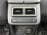 後部座席にもエアコン吹き出し口がしっかり装備されています。