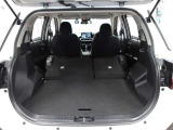 リヤシートを両方倒せば大きな荷物も車載可能です♪