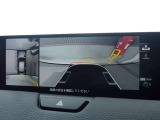 【360&deg;ビューモニター/シースルービュー】駐車が苦手な方も、これがあれば安心です!狭い駐車場や花壇などがあって心配な駐車シーンでも、死角がなく安全が確保できます♪