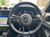 【純正革巻きステアリング】上質な革を使用することで、手にしっかり馴染みとても運転しやすいハンドルです♪