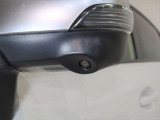 助手席側ミラー下にはカメラが装備されています。