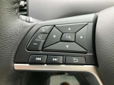 ハンドル左側 便利なナビの操作スイッチ。運転中でも、ハンドルから手を放さずに操作できるので、安全です!