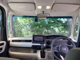 フロントガラスが大きく、ワイドな視界で運転もしやすくなるように、設計されています。