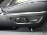 運転席はパワーシートとなっており適切なドライビングポジションを設定できます。