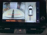 車庫入れの苦手な方にバック時のサポートバックモニター、パノラミックビューモニター付き。※カメラが映し出す範囲は限られています。必ず車両周辺の安全を直接確認してください。