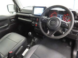 ぜひ展示車の運転席に座ってみてください。