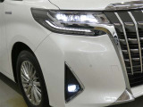LEDヘッドライトです。デザイン性がよくとても明るいので、夜間の走行や悪天候でも安心です。しかも長寿命!