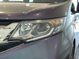 LEDヘッドライトは、点灯の瞬間から最大光量を発揮し、突然暗くなるトンネルなどでの安定感を高めます。