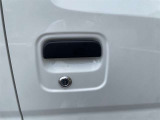 触れる機会が多いドアノブ周り。小キズの出やすい箇所だからこそ状態が分かると安心です。