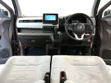 【前方視界】開放的な前方視界!運転がしやすく疲れにくいです♪窓が大きく、見通しがとっても良いおクルマですよ♪