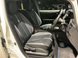 運転席は視認性や操作性を重視したつくりで、どなたでも扱いやすく快適にお乗りいただけます。清掃を行い、安心してご覧いただける状態で展示しております。