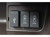 USBジャックも搭載。車内で音楽再生だけではなくスマートフォン等の機器へ充電可能です♪