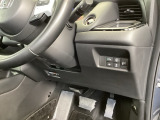左側に高速で便利なETCがあり、横滑りを防ぐVSAなどのスイッチは、運転席の右側、手の届きやすい位置にあります。