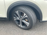 スタイリッシュな純正アルミホイール 205/55R17☆