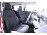 厚みがあって、座り心地のいいシート。運転席も助手席もリラックスしてゆったりと座れます。