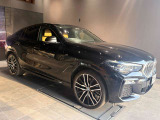 【BMWの伝統-1】BMWの特徴的な&ldquo;キドニーグリル&rdquo;は、80年以上続く伝統の形でございます。変わらないこだわりのデザインが、プレミアムブランド&ldquo;BMW&rdquo;を創り出します。