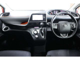 スッキリした運転席まわりで、快適ドライブが楽しめます!