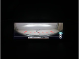 フロントビューカメラが捉えた映像は、車両前方だけでなく、運転席からは見えない左右のエリアもしっかり確認可能。視界を広げ、安全性を向上させます。