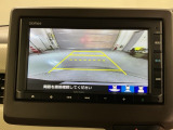リバースギアに入れるだけで後方の表示へ切り替わります。夜間や雨の日の駐車も楽になりますよ。LEDヘッドライトは、点灯の瞬間から最大光量を発揮し、突然暗くなるトンネルなどでの安定感を高めます。