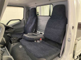 厚みがあって、座り心地のいいシート。運転席も助手席もリラックスしてゆったりと座れます♪
