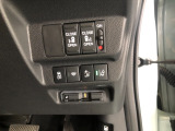 【両側電動スライドドア】リモコンや運転席のスイッチ操作のほか、ドアハンドルを少し引くだけでリアドアが自動開閉します♪