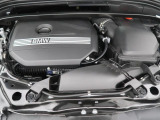 安心のBMW認定中古車は100項目の箇所を徹底的にチェック致します。機械的な箇所や電気系、コンピューターなどをご納車前に点検し、交換基準に達した部品は全て新品に修理返品した後にご納車致します。