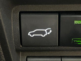 【パワーバックドア】スマートキーや運転席のボタンを押すだけでリアゲートが自動で開閉します!荷物を持っている時や、高い位置にあるバックドアを閉める際に便利な機能です♪