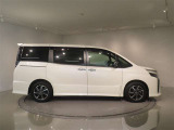 スーパーUVカットグリーンガラス(フロントドア)&UVカット機能付プライバシーガラス(スライドドア/リヤクォーター/バックドア)
