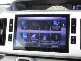 ナビゲーションは純正8インチメモリーナビを装着しております。AM、FM、CD、DVD再生、Bluetooth、音楽録音再生、フルセグTVがご使用いただけます。初めて訪れた場所でも安心ですね!