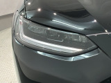 LEDヘッドライトは、点灯の瞬間から最大光量を発揮し、突然暗くなるトンネルなどでの安定感を高めます。