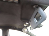 運転席サンバイザーには、バニティーミラー付いてます。
